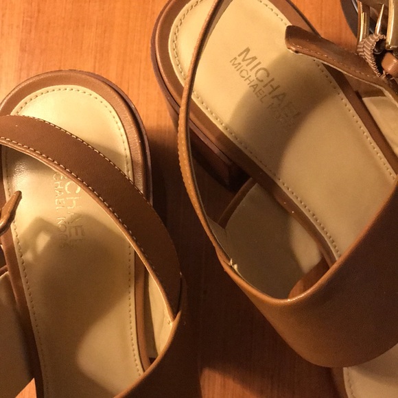 Michael Kors size 7 open toe sandals - Picture 2 of 4